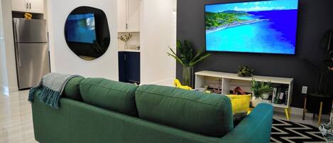 Smart-TV, Videospiele, Tischfußball