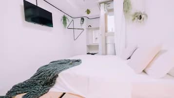 Apartment, 1 Double Bed, Non Smoking | Desk, iron/ironing board