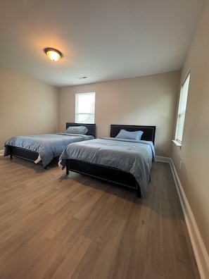 4 bedrooms, iron/ironing board, WiFi, bed sheets