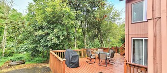 Big House w/ Lush Backyard Oasis