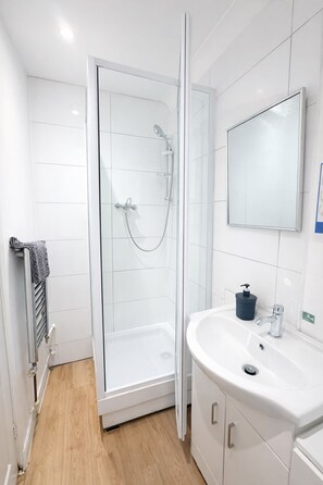 Shower, towels
