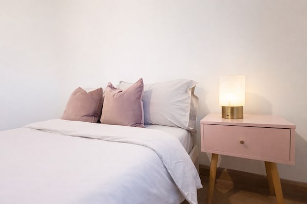 4 bedrooms, WiFi, bed sheets