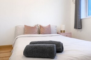 4 bedrooms, WiFi, bed sheets