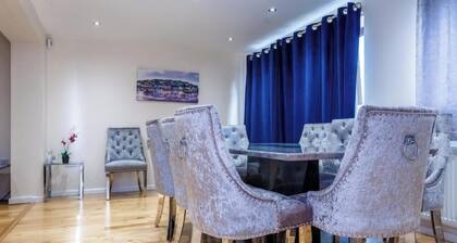 10 Guests - 5 Bedrooms - Free Parking - Lux House