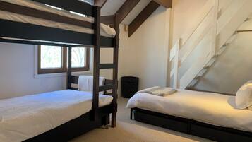 4 bedrooms, free WiFi, bed sheets