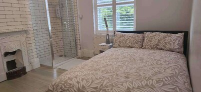 8 Guests - Free Parking - Full Equipped House