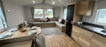 8 Guests - Swimming Pool - 1min to the Beach