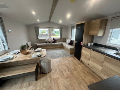 8 Guests - Swimming Pool - 1min to the Beach