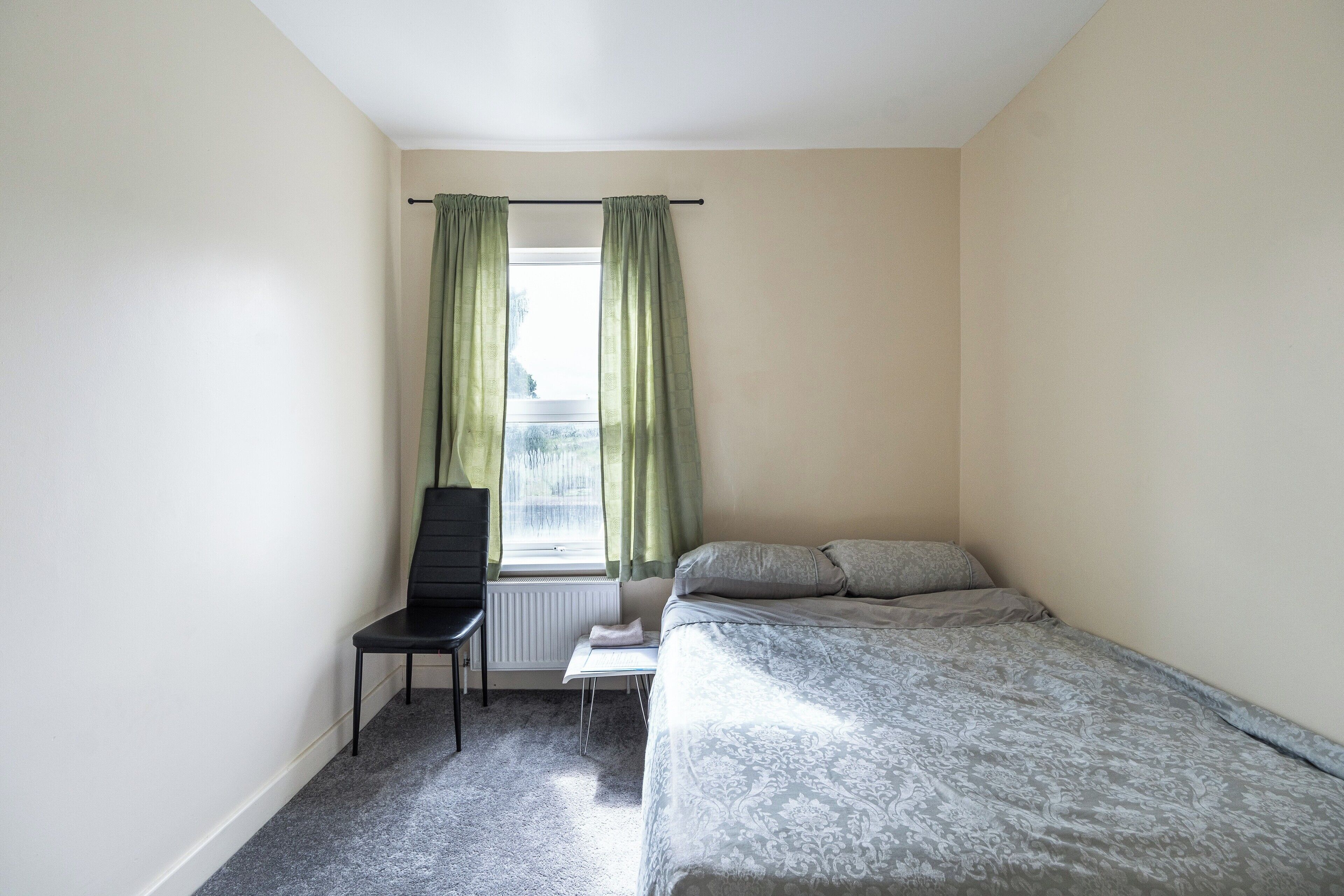 4 多间卧室、熨斗/熨衣板、WiFi、床单