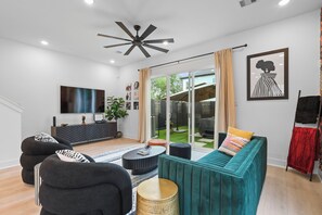 Smart TV, books, stereo