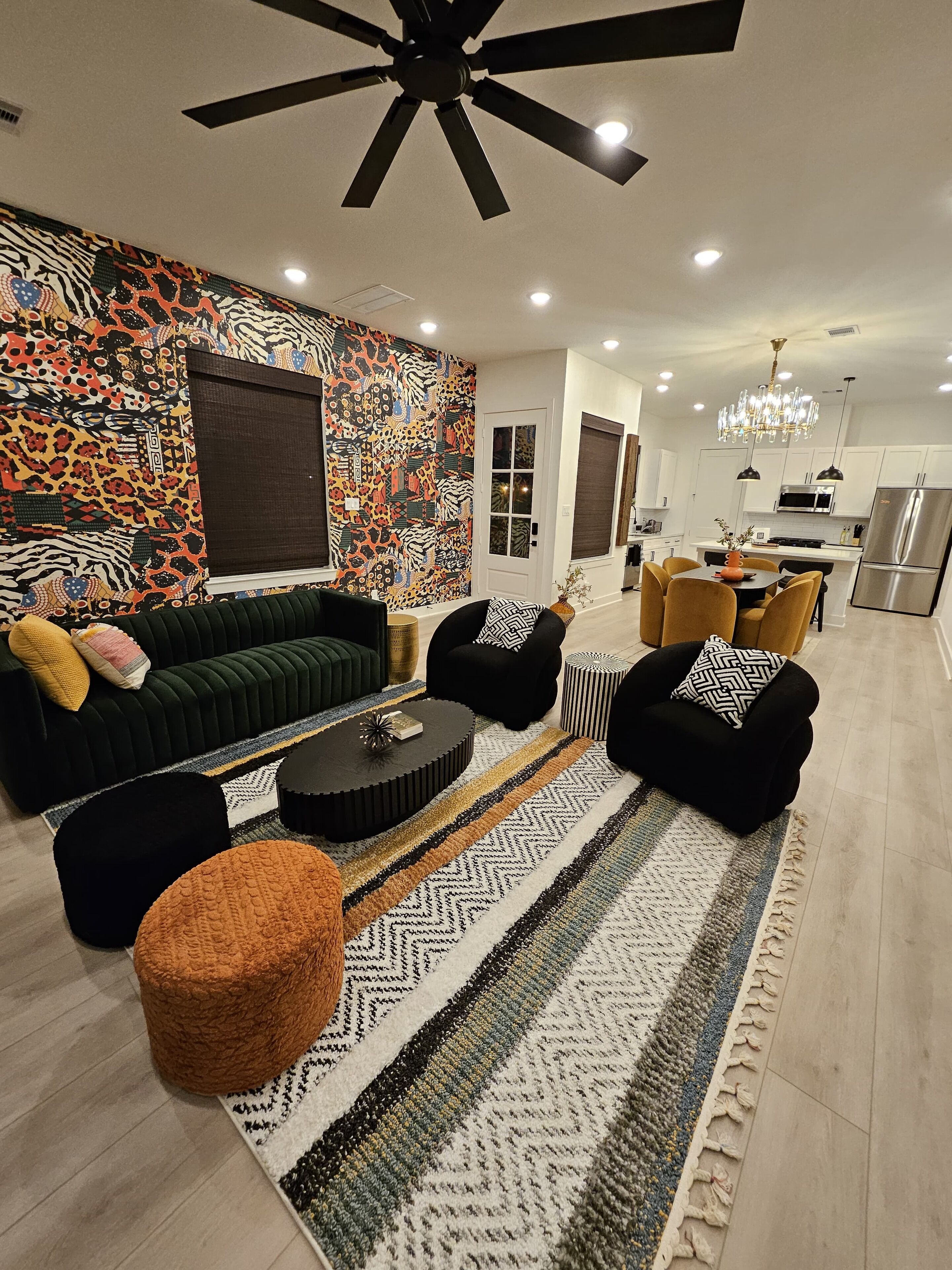 Smart-TV, Bücher, Stereoanlage