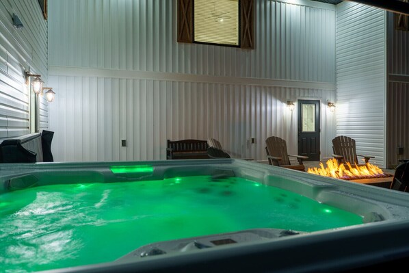 Indoor spa tub