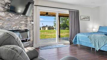 5 chambres, bureau, fer et planche Ă repasser, lit parapluie