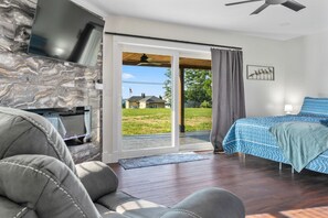 5 bedrooms, desk, iron/ironing board, travel cot