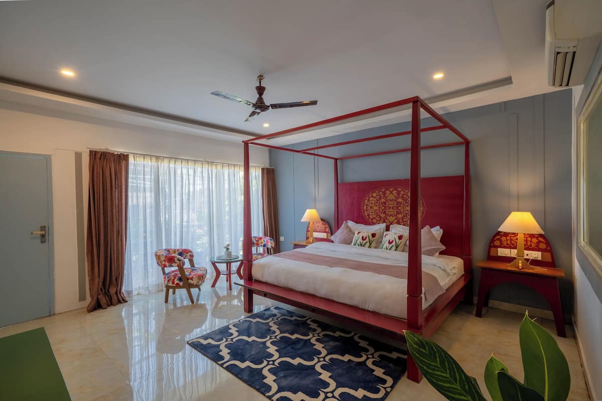 Executive Room, Balcony | Free WiFi