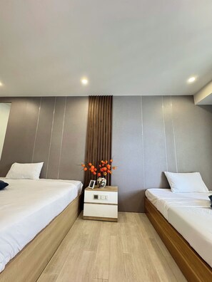 Desk, soundproofing, iron/ironing board, free WiFi - OceanSky Suites - Gold Coast Tower (Nha Trang)