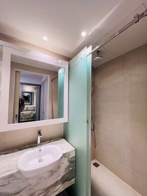 Grand Apartment, Beach View | Bathroom | Hair dryer, slippers, towels, soap - OceanSky Suites - Gold Coast Tower (Nha Trang)