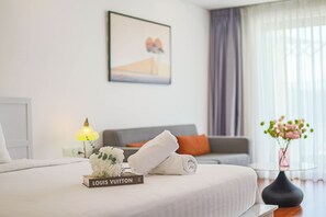 Lobby sitting area - OceanSky Suites - Gold Coast Tower (Nha Trang)