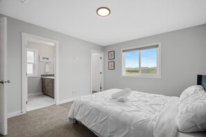 3 habitaciones, escritorio, tabla de planchar con plancha y wifi gratis 