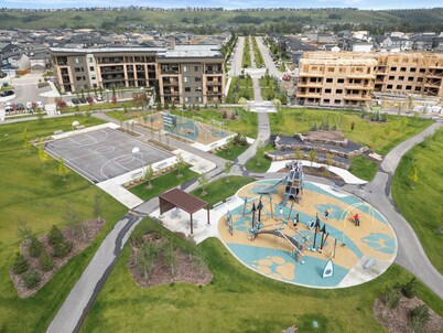 3BR Laned Home in Calgary | Sleeps 7 | Free Parking