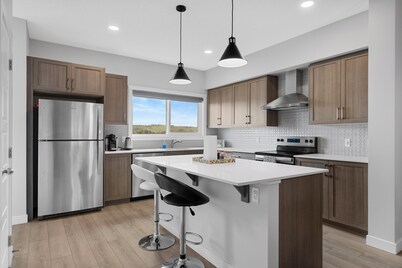 “Cozy & Inviting Calgary Home • Perfect for Holidays & Gatherings