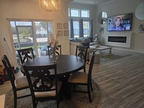 Interior - " Seas the Stay" Spacious 5-bedroom house, Great location, with WiFi, Gym. Pool, (Selbyville)