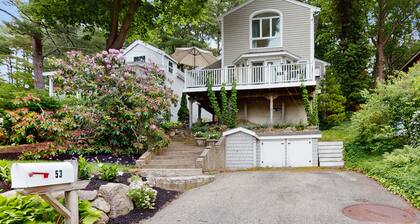 River view home w/ deck, river access, near beaches and train