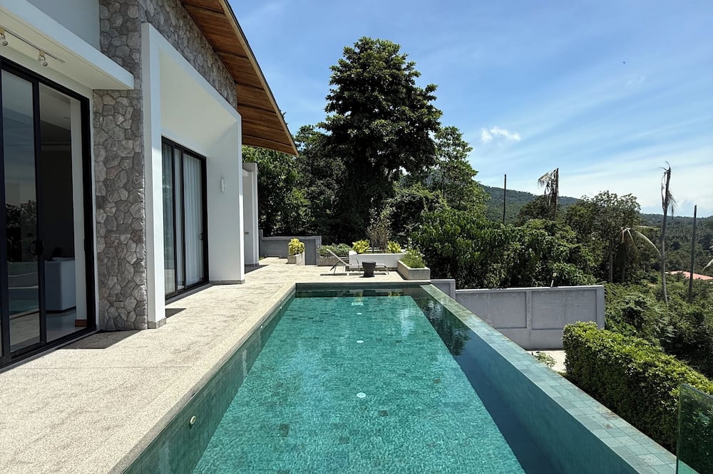 Michel Tropical Seaview Pool Villas