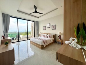 Villa familiar, vistas al mar | Caja fuerte, escritorio, tabla de planchar con plancha y wifi gratis