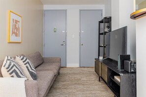 Télévision, chaîne hi-fi