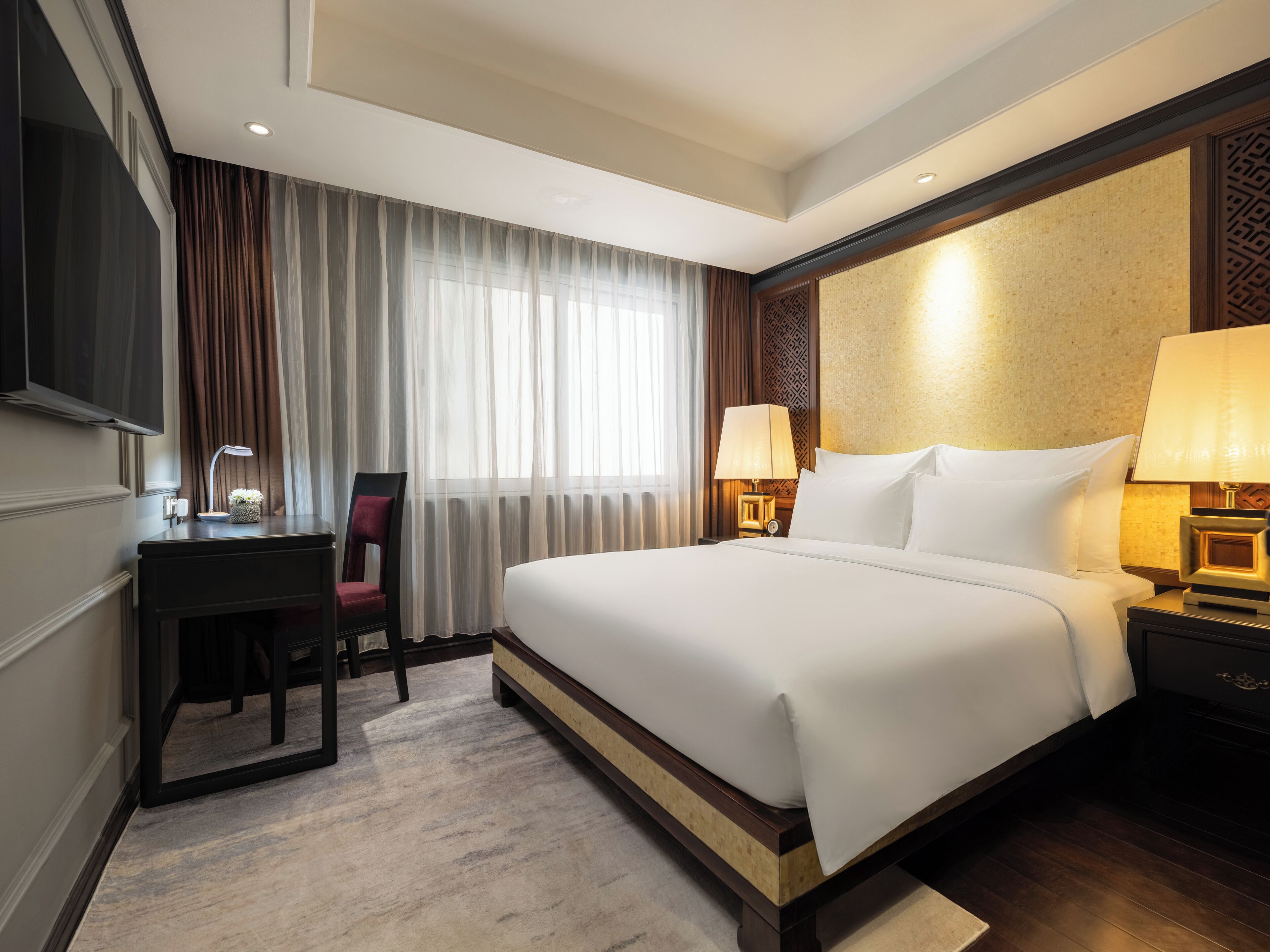 Ropa de cama de alta calidad, colchones con pillow-top y minibar 