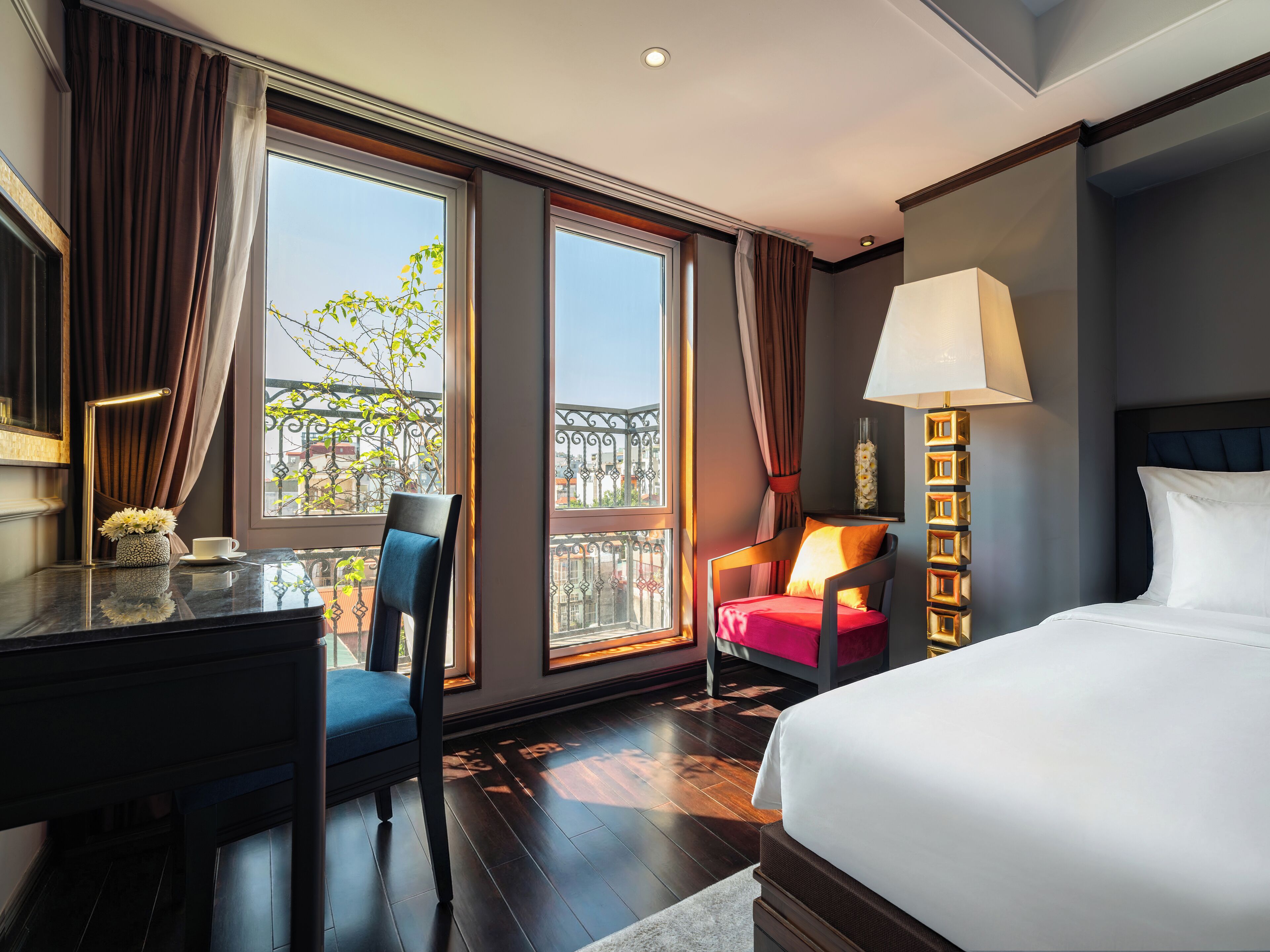 Ropa de cama de alta calidad, colchones con pillow-top y minibar 