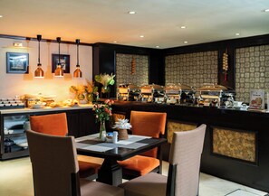 Free daily buffet breakfast 