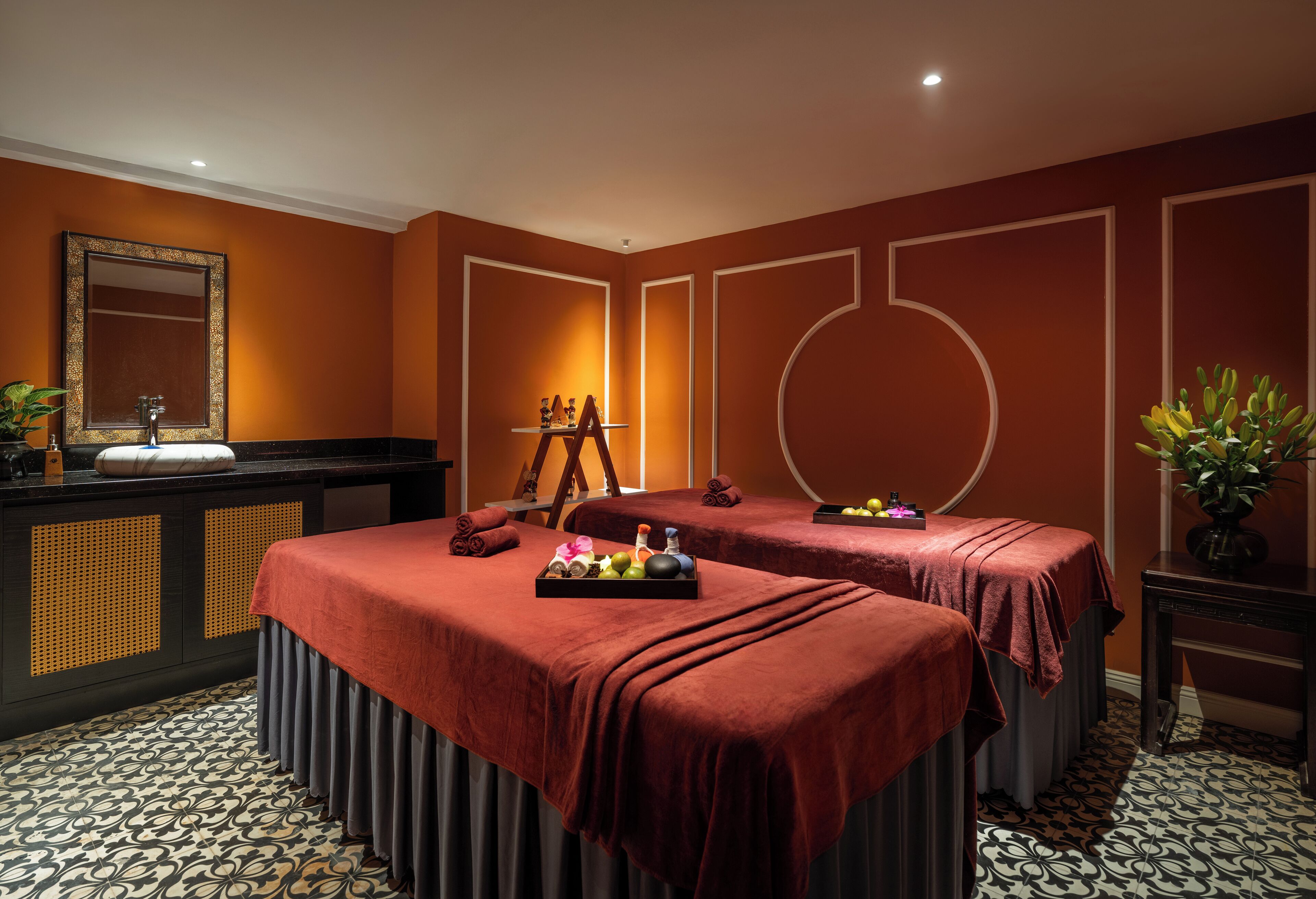 Couples treatment rooms, body treatments, hydrotherapy, aromatherapy