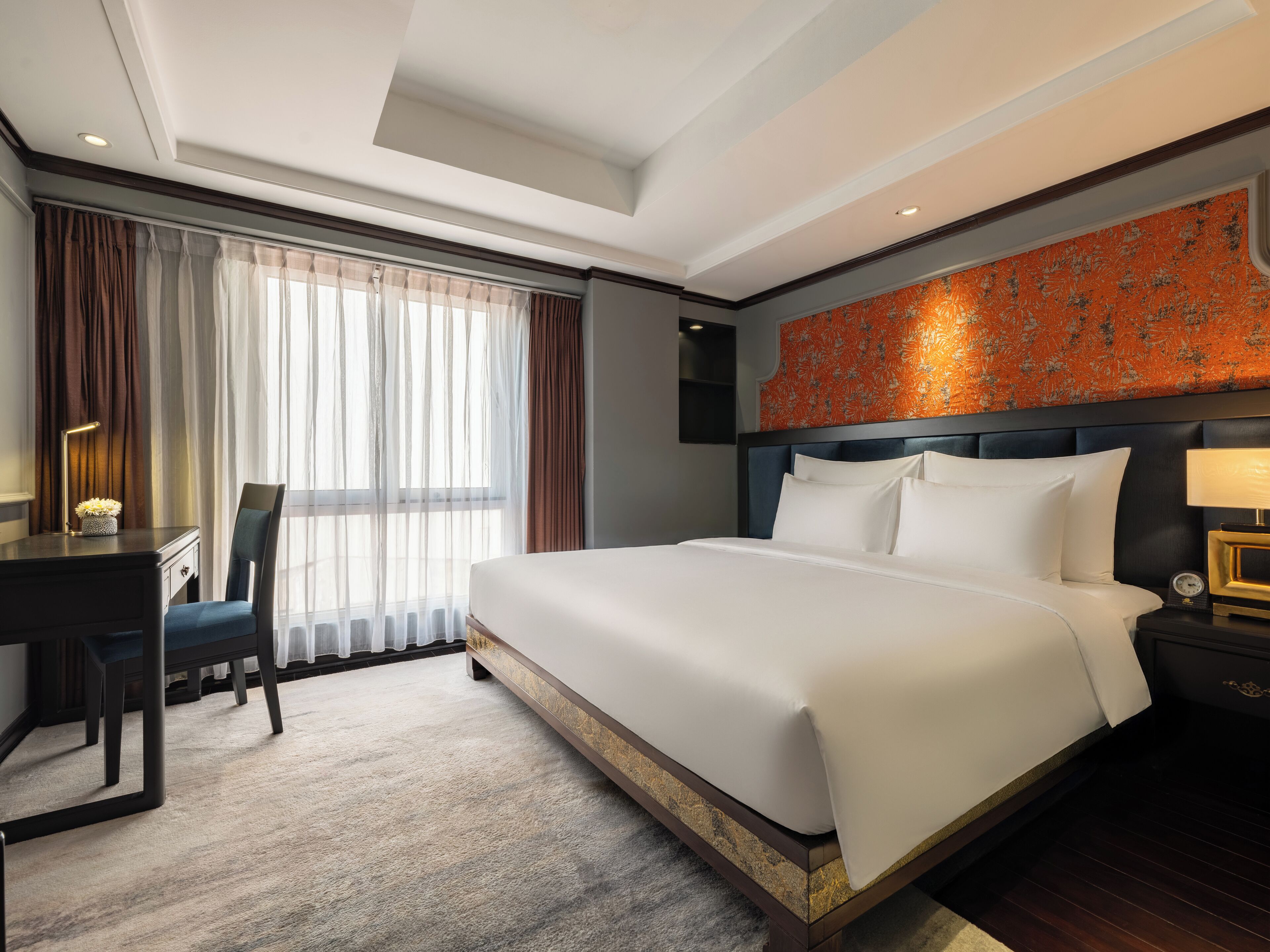 Ropa de cama de alta calidad, colchones con pillow-top y minibar 