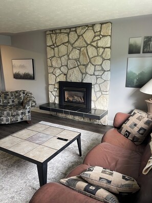 Smart TV, fireplace