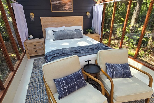 1 bedroom, bed sheets