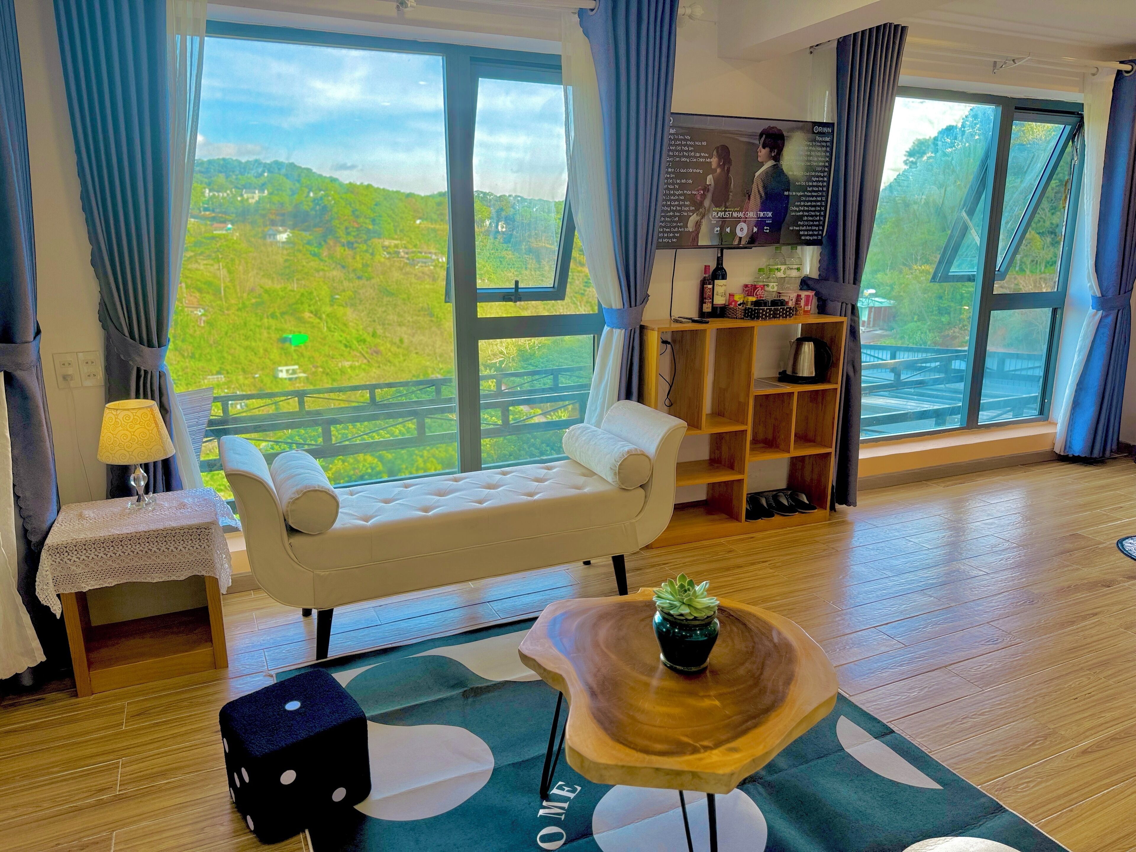 Junior kamer, 1 queensize bed, uitzicht op bergen | Uitzicht op de bergen