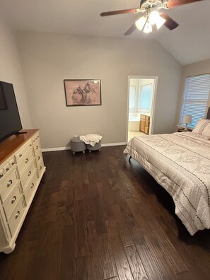 5 quartos, ferros/tábuas de passar roupa, Wi-Fi, roupa de cama