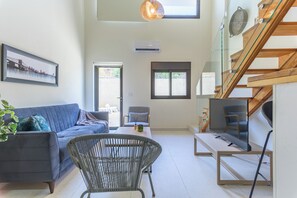 Sea Loft 4 | 客廳 | 43 吋智能電視連數碼電  視頻道、串流服務