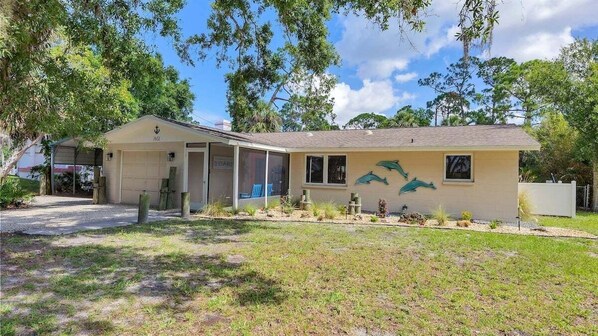 Exterior - Dolphin Family Tides - oversized lot with privacy, walk to beach (Englewood)