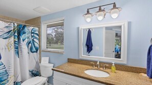 Shower, hair dryer, towels - Dolphin Family Tides - oversized lot with privacy, walk to beach (Englewood)