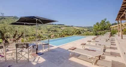 Elegant and comfortable villa with a private pool, only 10 minutes from the beaches of Grottammare