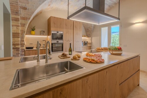 Elegant and comfortable villa with a private pool, only 10 minutes from the beaches of Grottammare