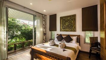 Caja de seguridad en la habitación y cortinas blackout