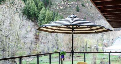 Creek-Hot Tub-View-Pets-10min DT