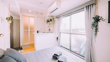 Apartment, 1 Double Bed, Non Smoking | Desk, iron/ironing board
