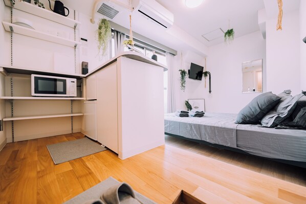 Appartement, 1 tweepersoonsbed, niet-roken | Een bureau, een strijkplank/strijkijzer