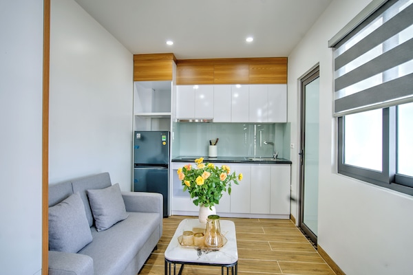 Luxury Apartment, Lake View | Private kitchen | Full-size fridge, stovetop, cookware/dishes/utensils