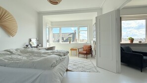 2 bedrooms, iron/ironing board, travel cot, free WiFi